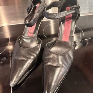Women's Black Pointed-Toe Ankle-Strap Heels BCBG Shoes size 9.5